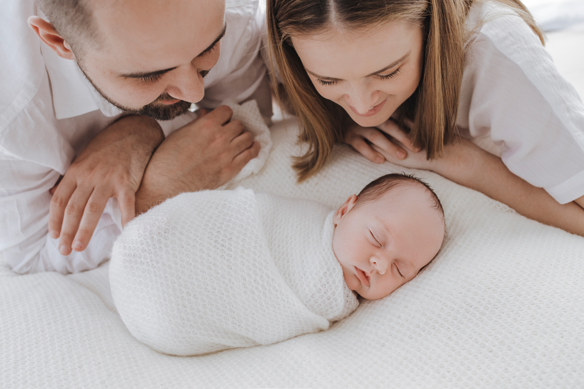 Newborn photography shoot of the family with parents and newborn baby